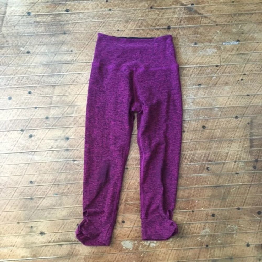 Beyond Yoga twist and shout pink space dye workout cropped leggings